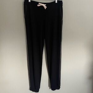 KAREN KANE black joggers with contrasting white stitching in size Medium. EUC